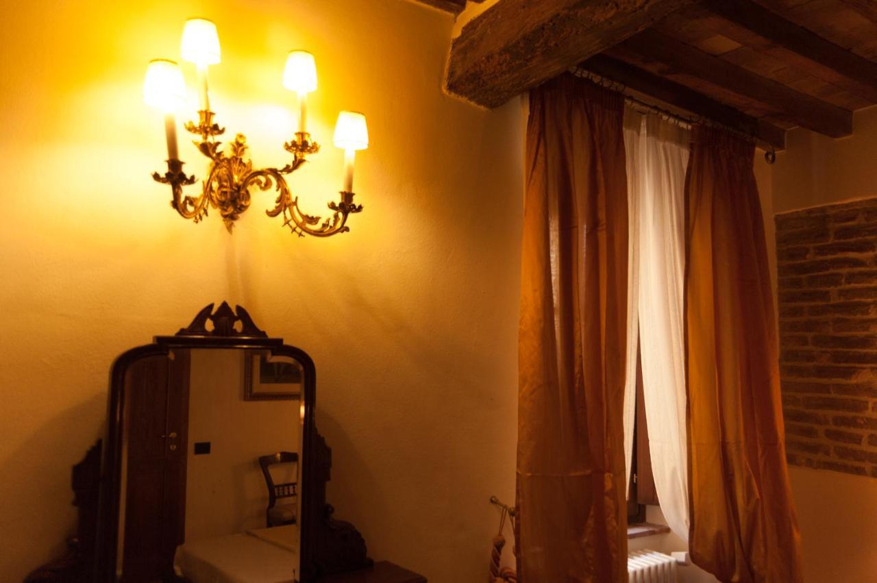 Bed and Breakfast Palazzo Benucci Сан-Джиміньяно Екстер'єр фото